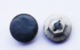 Selbstschneidemutter f�r Haubenemblem im Set